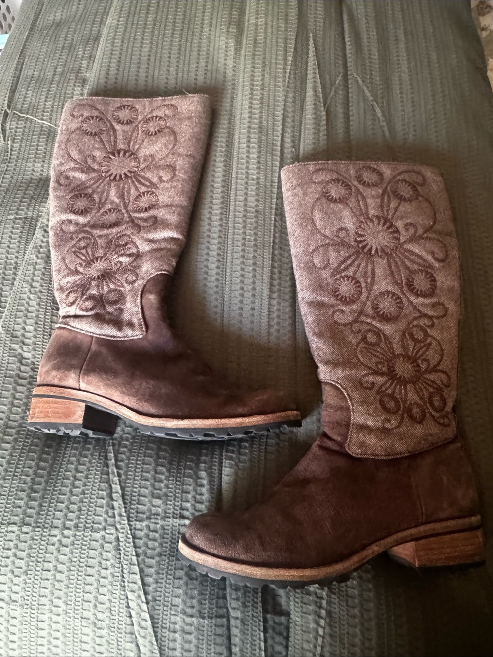 UGG Australia Ladies RYDER Tall Boho Suede Boots in Espresso. Size 7